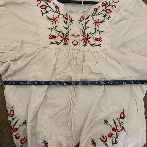 Futurino NWT Taupe Embroidered Floral Boho Tunic – Billowy Sleeve Fit - Picture 14 of 15